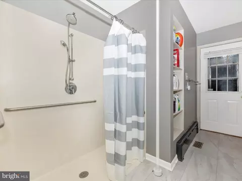 Bath - 5710 Ridge Rd, Cascade, MD 21719 photo 1 of 4