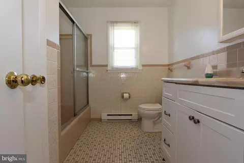 Bath - 618 Apple Ave, Frederick, MD 21701 photo 1 of 4