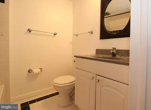 Bath - 618 Apple Ave, Frederick, MD 21701 photo 3 of 4