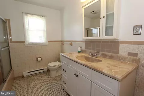 Bath - 618 Apple Ave, Frederick, MD 21701 photo 2 of 4