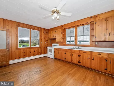 Kitchen - 402 E Main St, Thurmont, MD 21788 photo 4 of 5