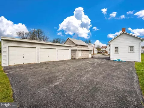 Exterior - 402 E Main St, Thurmont, MD 21788 photo 5 of 16