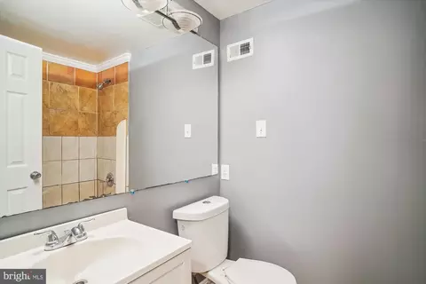 Bath - 35 Pendleton Ct #14H, Frederick, MD 21703 photo 2 of 4