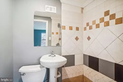 Bath - 35 Pendleton Ct #14H, Frederick, MD 21703 photo 3 of 4