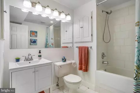 Bath - 6803 Kingfisher Ct, Frederick, MD 21703 photo 5 of 5