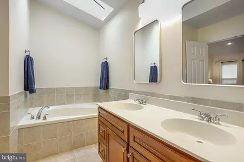 Bath - 6803 Kingfisher Ct, Frederick, MD 21703 photo 2 of 5