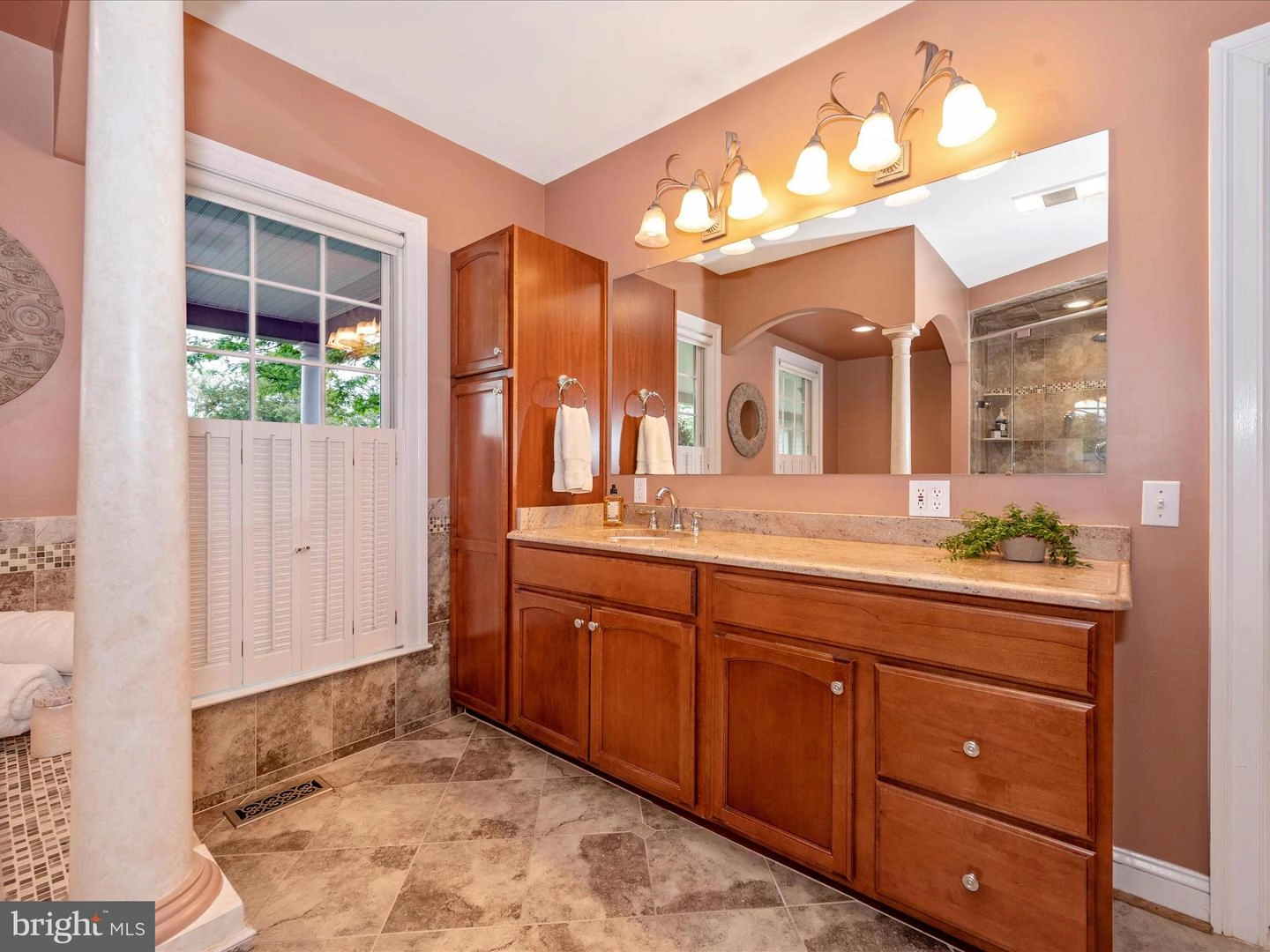 Bath - 8007 Glendale Ct, Frederick, MD 21702 photo 3 of 6