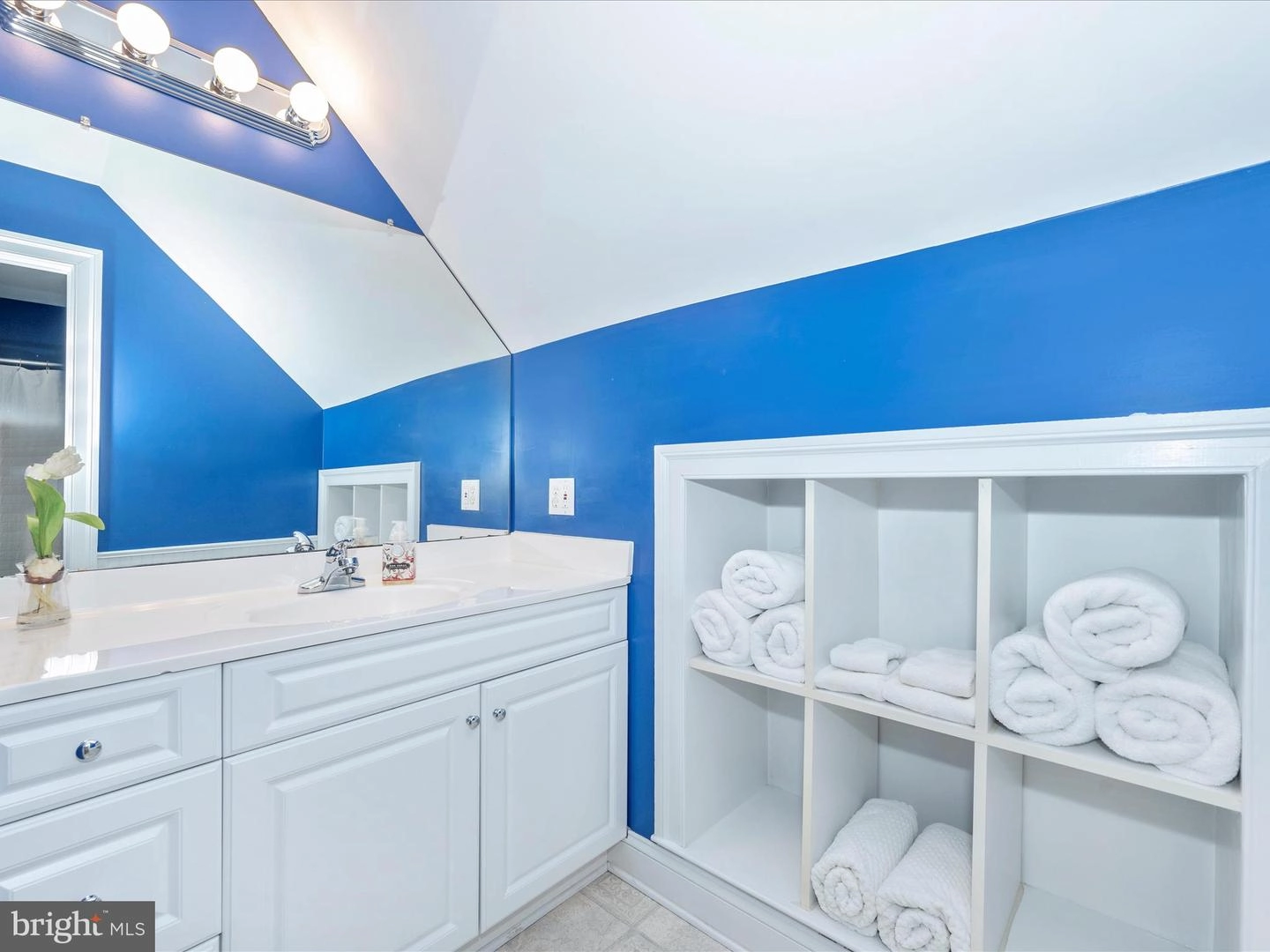 Bath - 8007 Glendale Ct, Frederick, MD 21702 photo 5 of 6