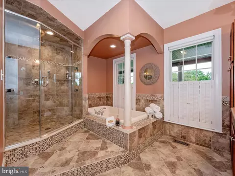 Bath - 8007 Glendale Ct, Frederick, MD 21702 photo 4 of 6