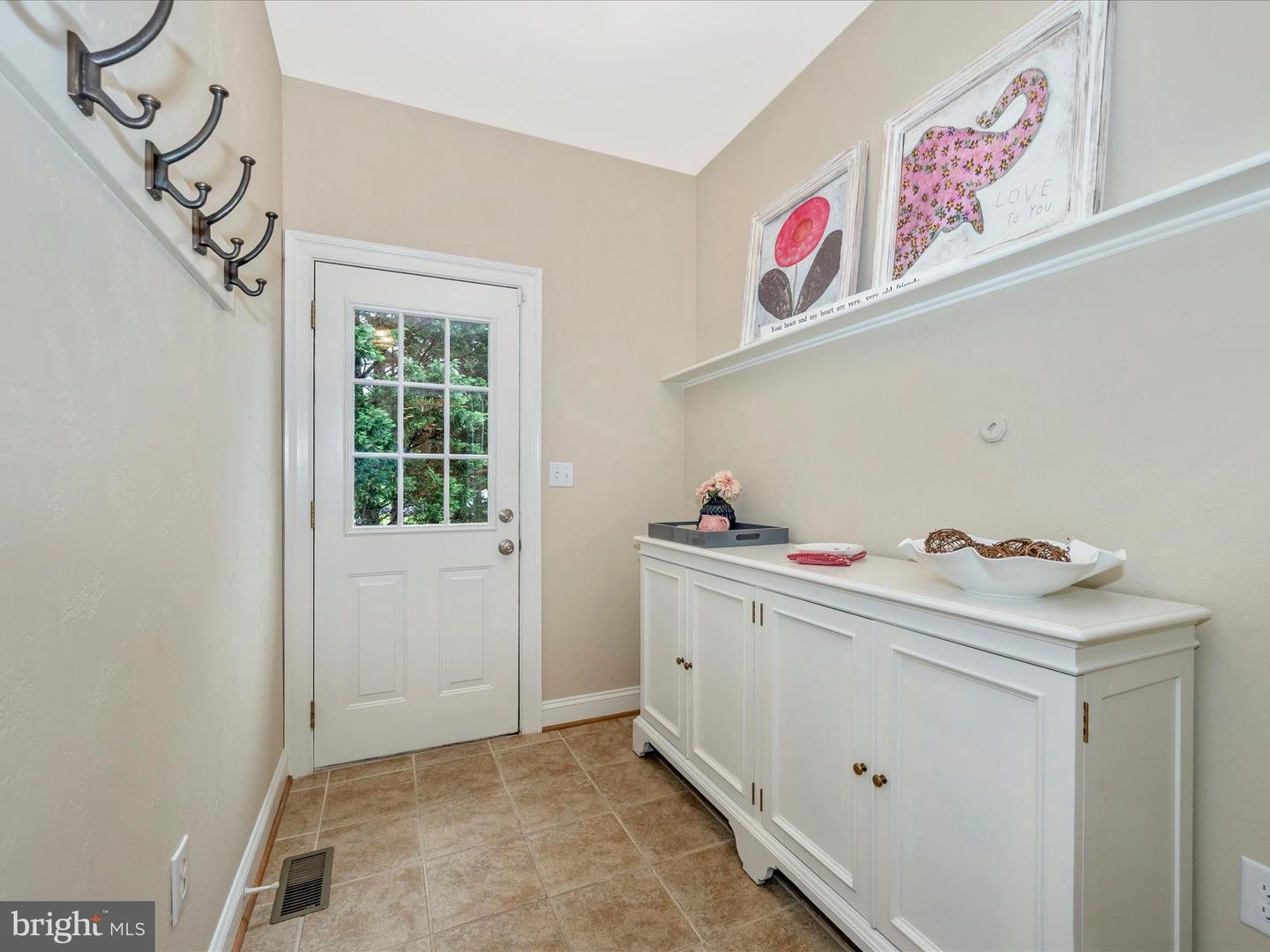 Entry Way - 8007 Glendale Ct, Frederick, MD 21702 photo 3 of 4