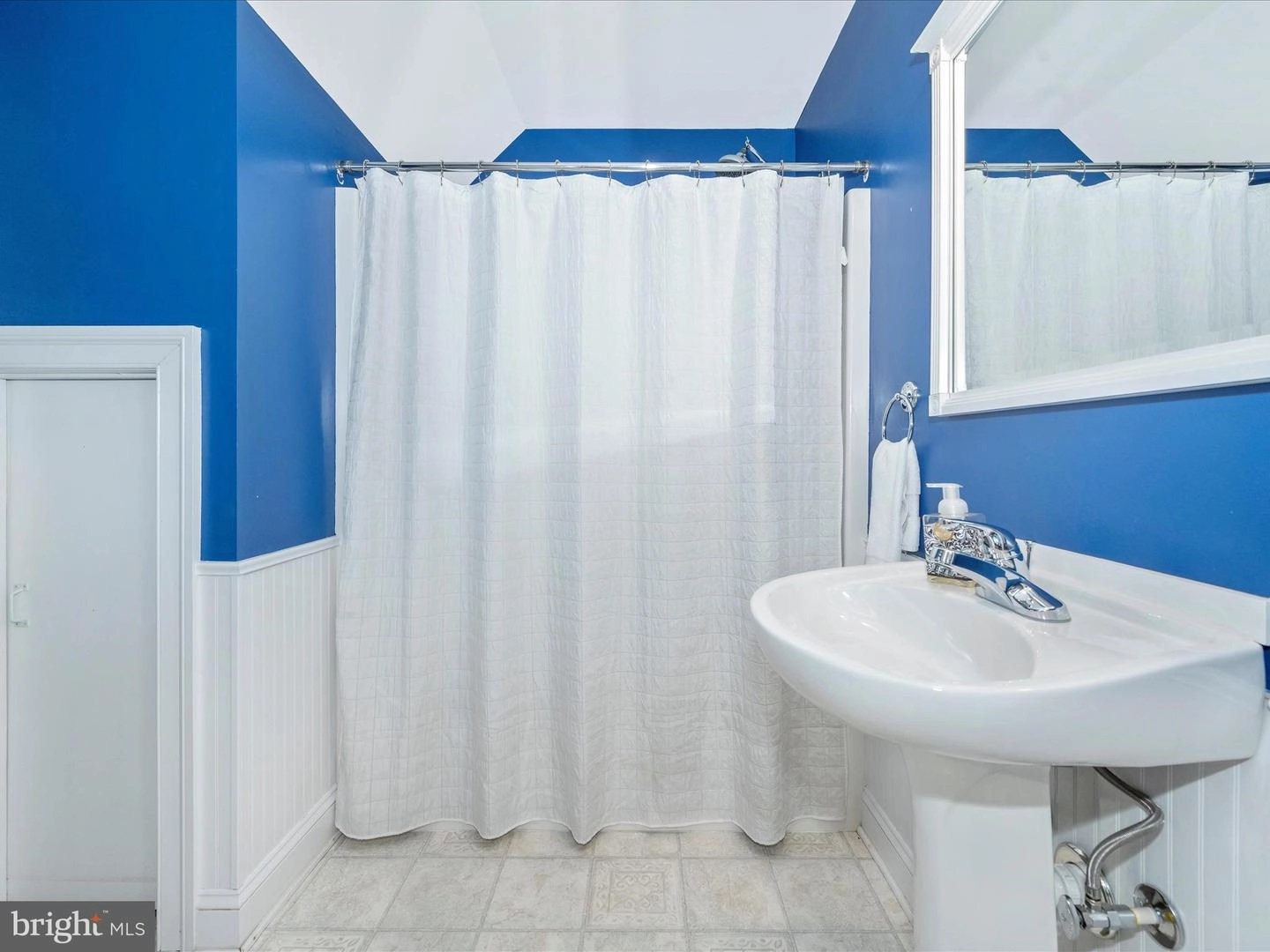 Bath - 8007 Glendale Ct, Frederick, MD 21702 photo 6 of 6