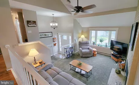 Living - 1593 Andover Ln, Frederick, MD 21702 photo 2 of 4