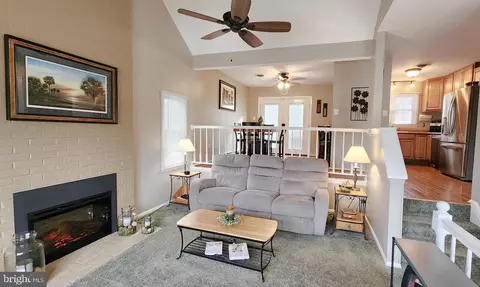 Living - 1593 Andover Ln, Frederick, MD 21702 photo 3 of 4