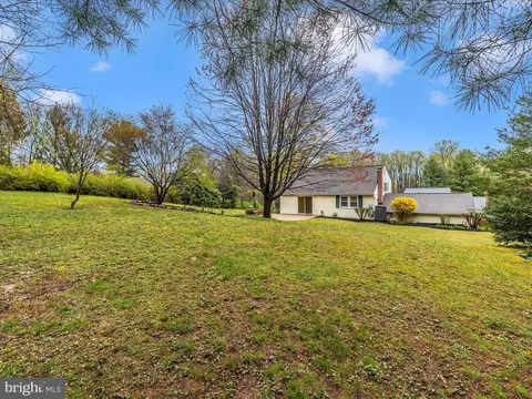 Exterior - 7408 Hillside Dr, Frederick, MD 21702 photo 8 of 15