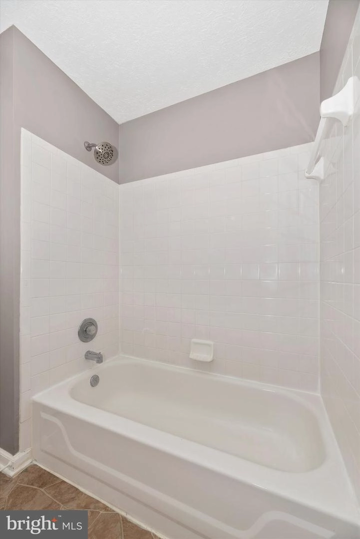 Bath - 903 Blue Leaf Ct #6 2B, Frederick, MD 21701 photo 3 of 4