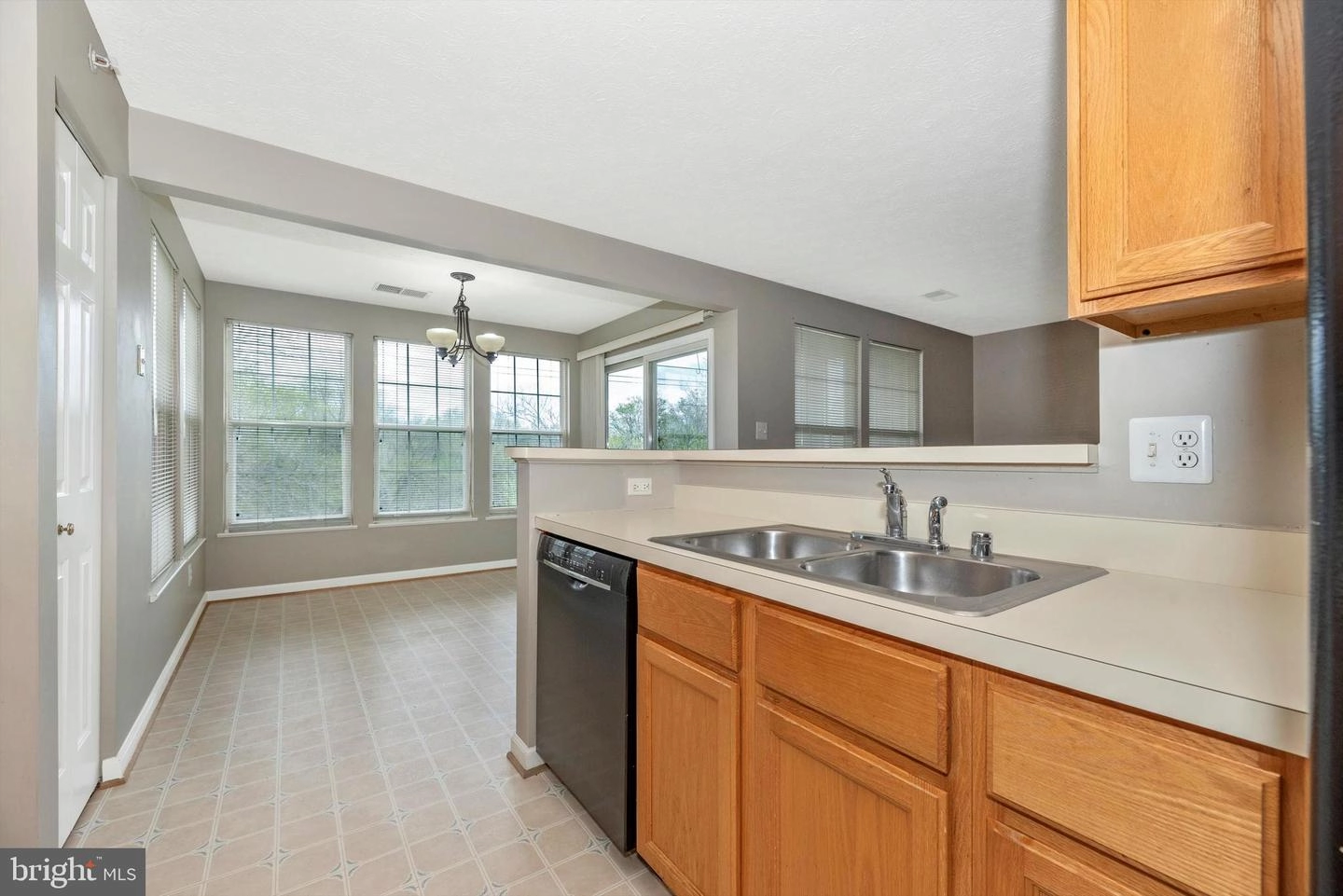 Bath - 903 Blue Leaf Ct #6 2B, Frederick, MD 21701 photo 1 of 4