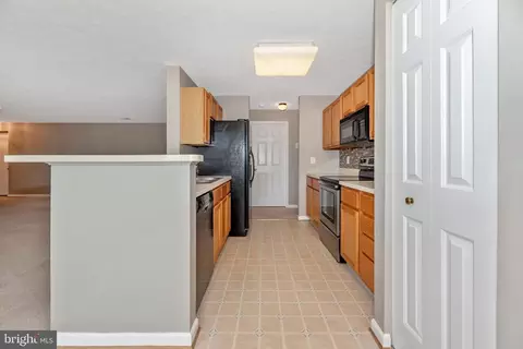 Kitchen - 903 Blue Leaf Ct #6 2B, Frederick, MD 21701 photo 2 of 2