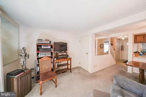 Living - 220 Canfield Ter, Frederick, MD 21702 photo 4 of 8
