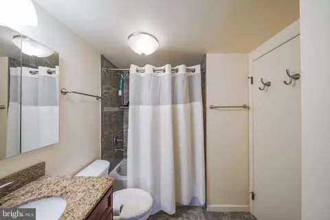 Bath - 220 Canfield Ter, Frederick, MD 21702 photo 2 of 5