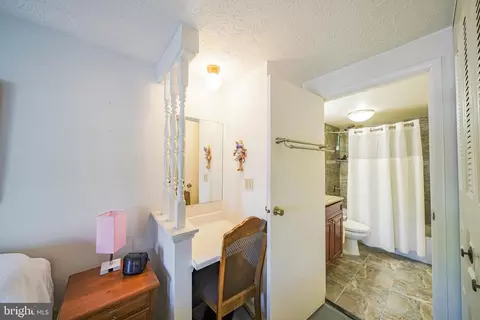 Bath - 220 Canfield Ter, Frederick, MD 21702 photo 4 of 5
