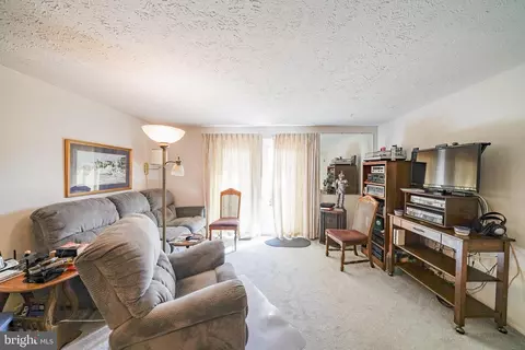 Living - 220 Canfield Ter, Frederick, MD 21702 photo 5 of 8