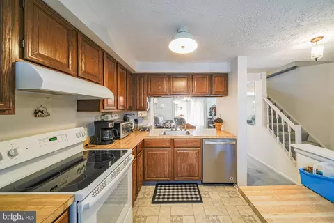 Kitchen - 220 Canfield Ter, Frederick, MD 21702 photo 4 of 4
