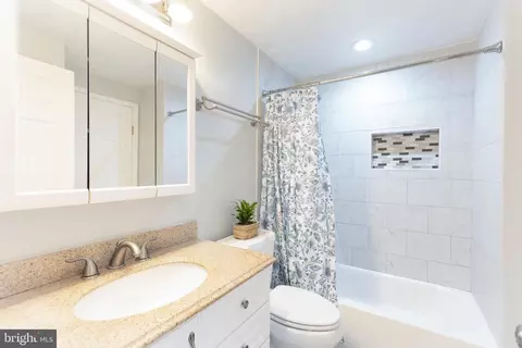 Bath - 310 Boxford Ct, Frederick, MD 21702 photo 1 of 3