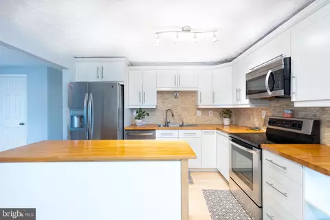 Kitchen - 310 Boxford Ct, Frederick, MD 21702 photo 2 of 2