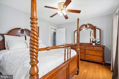 Bedroom - 1410 Dagerwing Pl, Frederick, MD 21703 photo 6 of 10