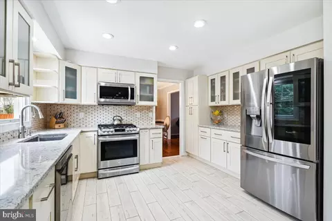 Kitchen - 1410 Dagerwing Pl, Frederick, MD 21703 photo 2 of 6