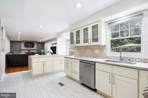 Kitchen - 1410 Dagerwing Pl, Frederick, MD 21703 photo 6 of 6
