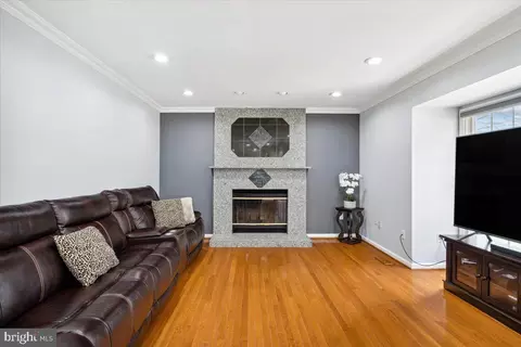 Living - 1410 Dagerwing Pl, Frederick, MD 21703 photo 2 of 4