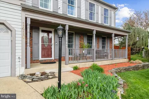 Exterior - 1410 Dagerwing Pl, Frederick, MD 21703 photo 2 of 12