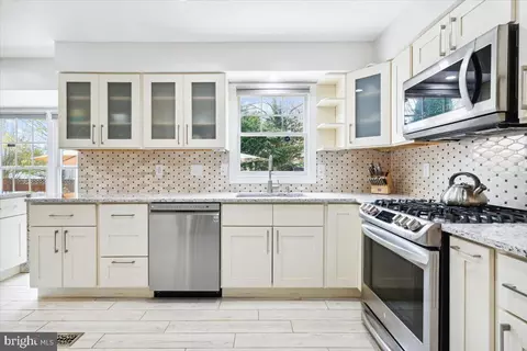 Kitchen - 1410 Dagerwing Pl, Frederick, MD 21703 photo 3 of 6