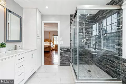 Bath - 1410 Dagerwing Pl, Frederick, MD 21703 photo 5 of 7