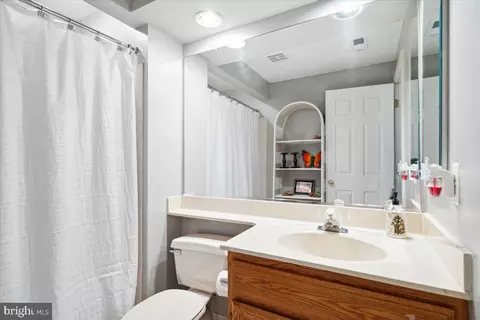 Bath - 1410 Dagerwing Pl, Frederick, MD 21703 photo 7 of 7