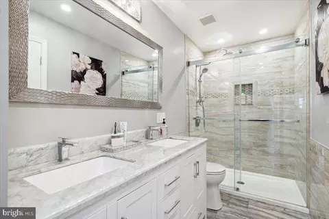 Bath - 1410 Dagerwing Pl, Frederick, MD 21703 photo 6 of 7