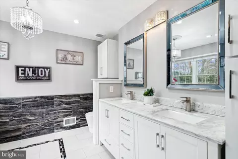 Bath - 1410 Dagerwing Pl, Frederick, MD 21703 photo 3 of 7