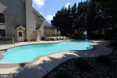 Exterior - 8212 Skipwith Dr, Frederick, MD 21702 photo 15 of 29