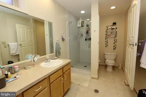 Bath - 8212 Skipwith Dr, Frederick, MD 21702 photo 4 of 5