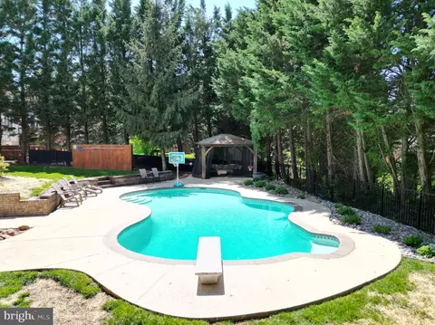 Exterior - 8212 Skipwith Dr, Frederick, MD 21702 photo 16 of 29