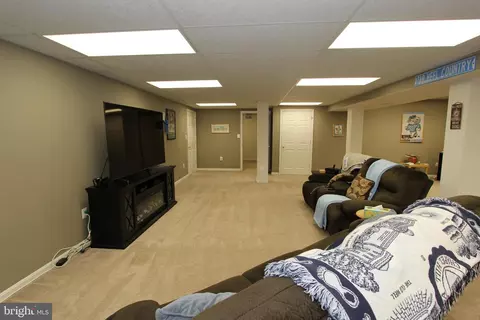 Living - 8212 Skipwith Dr, Frederick, MD 21702 photo 14 of 15