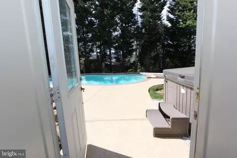 Exterior - 8212 Skipwith Dr, Frederick, MD 21702 photo 5 of 29