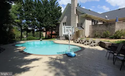 Exterior - 8212 Skipwith Dr, Frederick, MD 21702 photo 14 of 29