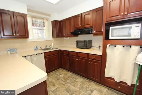 Kitchen - 8212 Skipwith Dr, Frederick, MD 21702 photo 6 of 8
