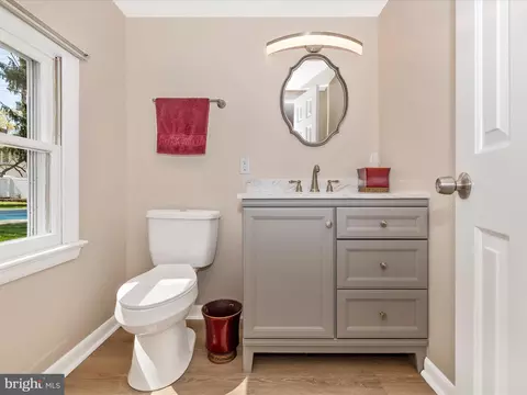 Bath - 131 Fairview Ave, Frederick, MD 21701 photo 3 of 5