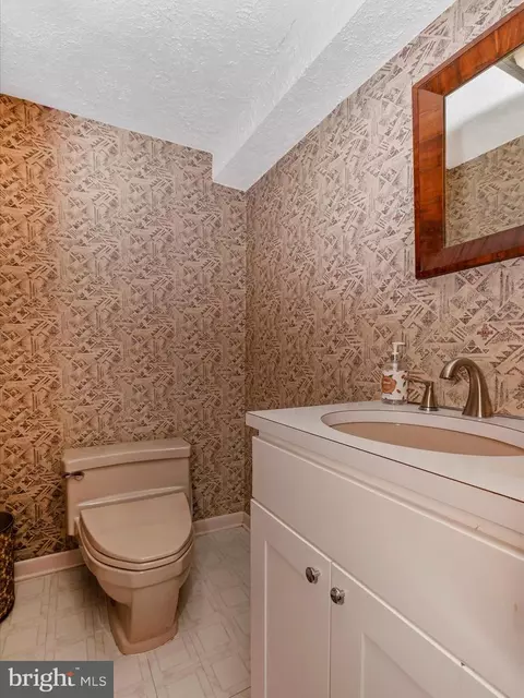 Bath - 131 Fairview Ave, Frederick, MD 21701 photo 4 of 5