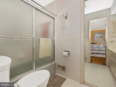Bath - 131 Fairview Ave, Frederick, MD 21701 photo 1 of 5