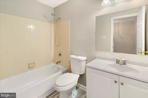 Bath - 6717 Killdeer Ct, Frederick, MD 21703 photo 2 of 2