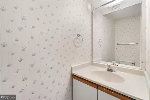 Bath - 6717 Killdeer Ct, Frederick, MD 21703 photo 1 of 2